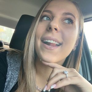 Meet your Posher, Abbey